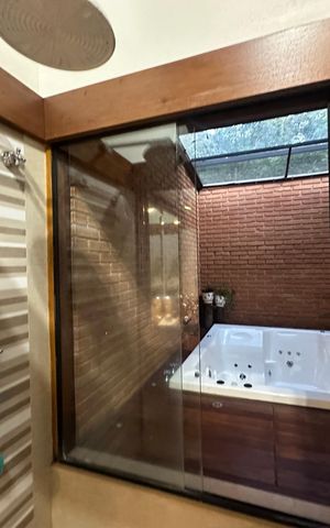 Casa de condomínio para alugar com 400m², 5 quartos e 4 vagas Casa de condomínio para alugar com 400m², 5 quartos e 4 vagasBanheiro da Suíte 4
