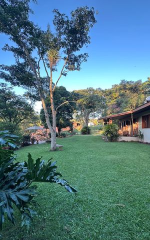 Casa de condomínio para alugar com 400m², 5 quartos e 4 vagas Casa de condomínio para alugar com 400m², 5 quartos e 4 vagasQuintal