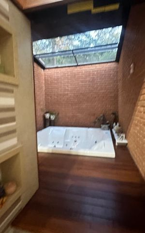 Casa de condomínio para alugar com 400m², 5 quartos e 4 vagas Casa de condomínio para alugar com 400m², 5 quartos e 4 vagasBanheiro da Suíte 4