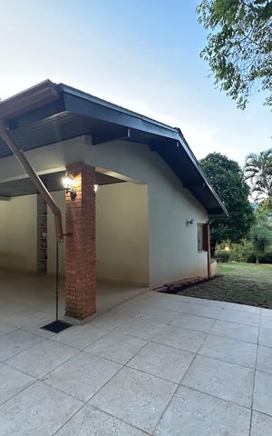 Casa de condomínio para alugar com 400m², 5 quartos e 4 vagas Casa de condomínio para alugar com 400m², 5 quartos e 4 vagasGaragem
