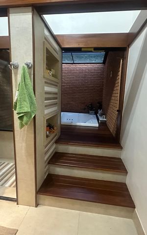 Casa de condomínio para alugar com 400m², 5 quartos e 4 vagas Casa de condomínio para alugar com 400m², 5 quartos e 4 vagasBanheiro da Suíte 4