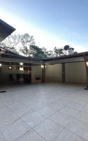 Casa de condomínio para alugar com 400m², 5 quartos e 4 vagas Casa de condomínio para alugar com 400m², 5 quartos e 4 vagasGaragem