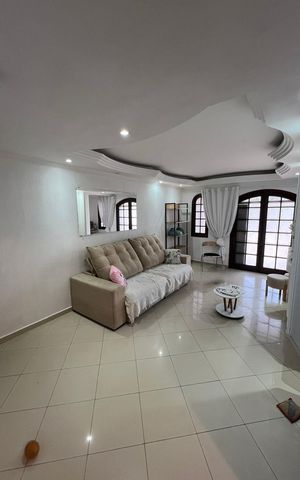 Casa à venda com 256m², 4 quartos e 2 vagas Casa à venda com 256m², 4 quartos e 2 vagasSala