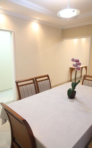Casa à venda com 335m², 4 quartos e 9 vagasCopa