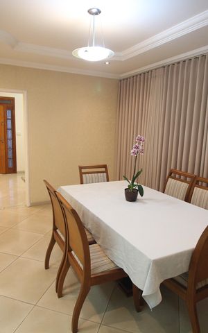 Casa à venda com 335m², 4 quartos e 9 vagasCopa