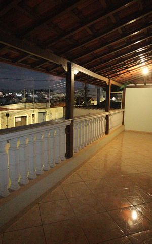 Casa à venda com 335m², 4 quartos e 9 vagasVaranda 2