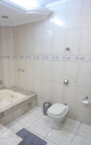 Casa à venda com 335m², 4 quartos e 9 vagasSuite Quarto 1