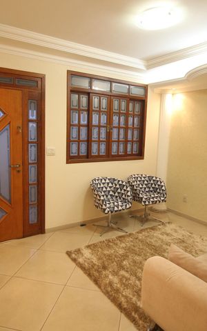 Casa à venda com 335m², 4 quartos e 9 vagasSala