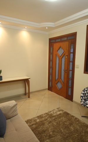 Casa à venda com 335m², 4 quartos e 9 vagasSala
