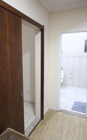 Casa à venda com 335m², 4 quartos e 9 vagasCloset Quarto 1