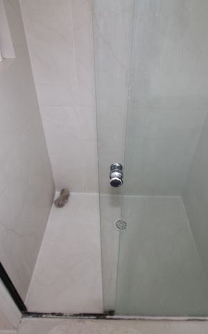 Casa à venda com 200m², 3 quartos e 5 vagasQuarto 1 - Banheiro