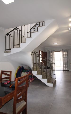 Casa à venda com 200m², 3 quartos e 5 vagasSala