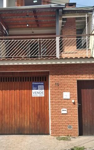 Casa à venda com 200m², 3 quartos e 5 vagas Casa à venda com 200m², 3 quartos e 5 vagasFachada