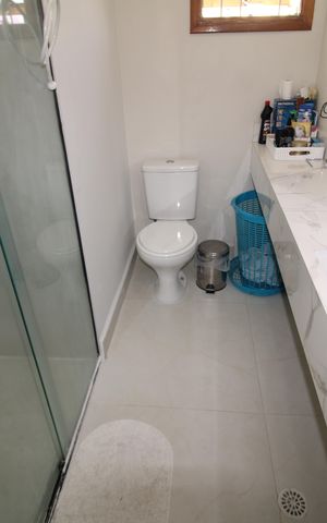 Casa à venda com 200m², 3 quartos e 5 vagasQuarto 1 - Banheiro
