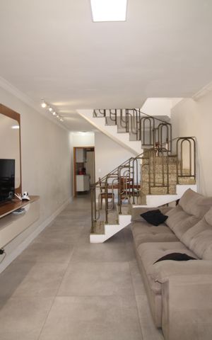 Casa à venda com 200m², 3 quartos e 5 vagasSala