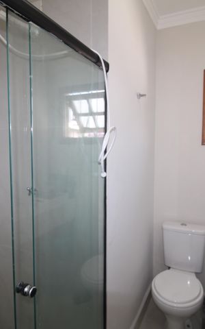 Casa à venda com 200m², 3 quartos e 5 vagasQuarto 1 - Banheiro