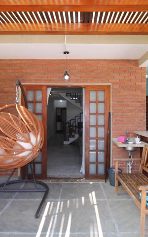 Casa à venda com 200m², 3 quartos e 5 vagasSala - Varanda