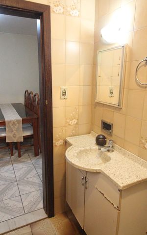 Casa à venda com 190m², 3 quartos e 3 vagasBanheiro social