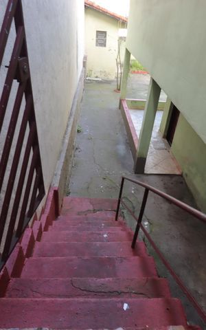 Casa à venda com 100m², 2 quartos e 3 vagasEscada para a Garagem