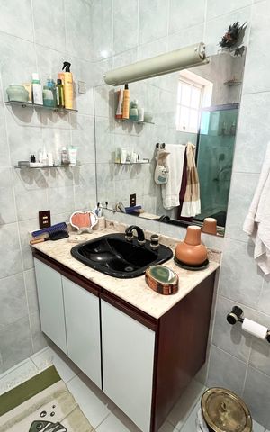 Casa à venda com 239m², 3 quartos e 2 vagas Casa à venda com 239m², 3 quartos e 2 vagasBanheiro suíte