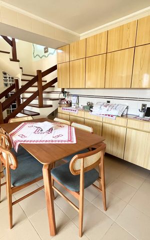 Casa à venda com 239m², 3 quartos e 2 vagas Casa à venda com 239m², 3 quartos e 2 vagasCozinha