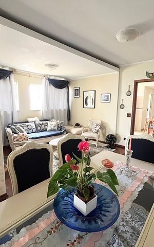 Casa à venda com 239m², 3 quartos e 2 vagas Casa à venda com 239m², 3 quartos e 2 vagasSala