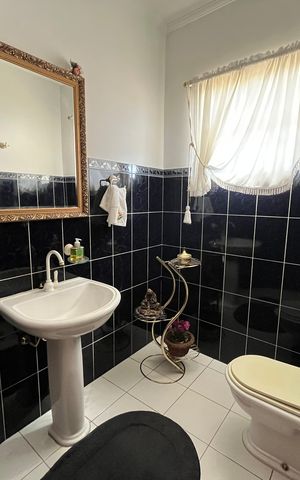 Casa à venda com 239m², 3 quartos e 2 vagas Casa à venda com 239m², 3 quartos e 2 vagasLavabo