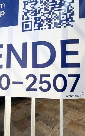 Casa à venda com 239m², 3 quartos e 2 vagas Casa à venda com 239m², 3 quartos e 2 vagasCódigo placa