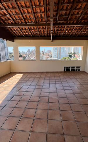 Casa à venda com 239m², 3 quartos e 2 vagas Casa à venda com 239m², 3 quartos e 2 vagasVaranda