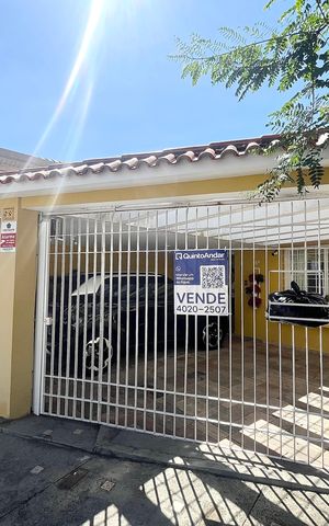 Casa à venda com 239m², 3 quartos e 2 vagas Casa à venda com 239m², 3 quartos e 2 vagasFachada