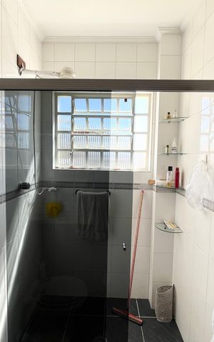Casa à venda com 239m², 3 quartos e 2 vagas Casa à venda com 239m², 3 quartos e 2 vagasBanheiro