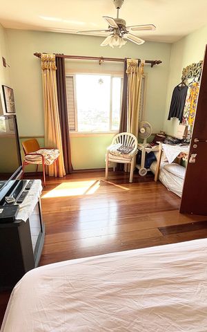 Casa à venda com 239m², 3 quartos e 2 vagas Casa à venda com 239m², 3 quartos e 2 vagasSuite
