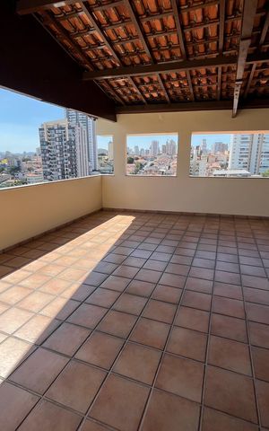 Casa à venda com 239m², 3 quartos e 2 vagas Casa à venda com 239m², 3 quartos e 2 vagasVaranda