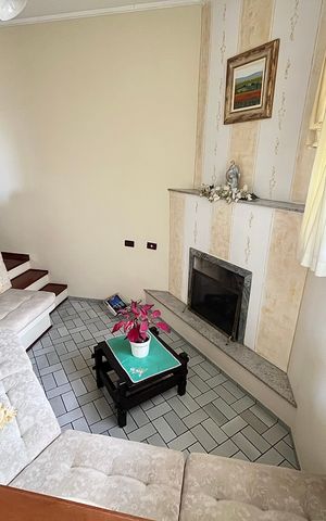 Casa à venda com 239m², 3 quartos e 2 vagas Casa à venda com 239m², 3 quartos e 2 vagasSala