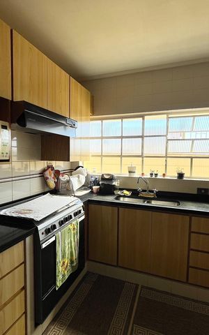 Casa à venda com 239m², 3 quartos e 2 vagas Casa à venda com 239m², 3 quartos e 2 vagasCozinha