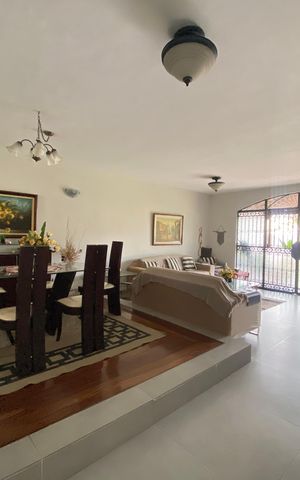 Casa à venda com 1240m², 5 quartos e 4 vagas