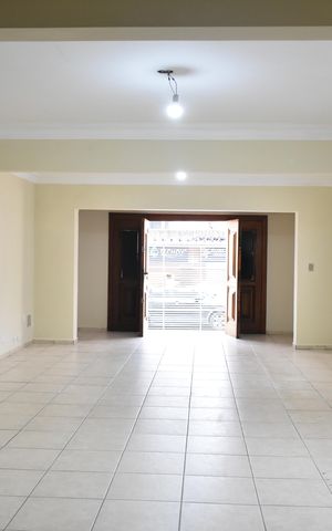 Casa à venda com 250m², 2 quartos e 2 vagasSala