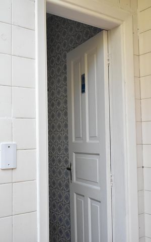 Casa à venda com 250m², 2 quartos e 2 vagasBanheiro externo