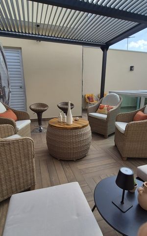 Casa à venda com 150m², 2 quartos e 2 vagas Casa à venda com 150m², 2 quartos e 2 vagasÁrea externa