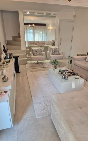 Casa à venda com 150m², 2 quartos e 2 vagas Casa à venda com 150m², 2 quartos e 2 vagasSala