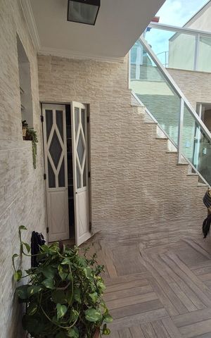 Casa à venda com 150m², 2 quartos e 2 vagas Casa à venda com 150m², 2 quartos e 2 vagasÁrea externa