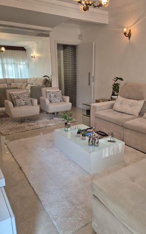 Casa à venda com 150m², 2 quartos e 2 vagas Casa à venda com 150m², 2 quartos e 2 vagasSala