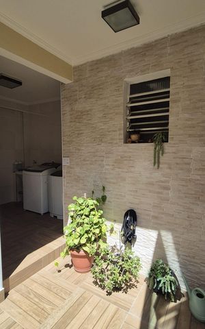 Casa à venda com 150m², 2 quartos e 2 vagas Casa à venda com 150m², 2 quartos e 2 vagasÁrea de serviço
