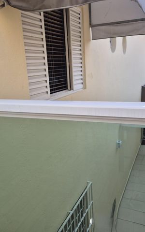 Casa à venda com 150m², 2 quartos e 2 vagas Casa à venda com 150m², 2 quartos e 2 vagasÁrea externa