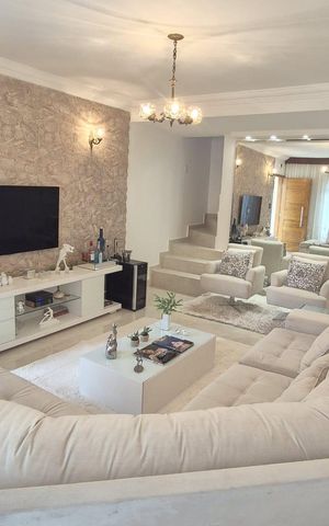 Casa à venda com 150m², 2 quartos e 2 vagas Casa à venda com 150m², 2 quartos e 2 vagasSala