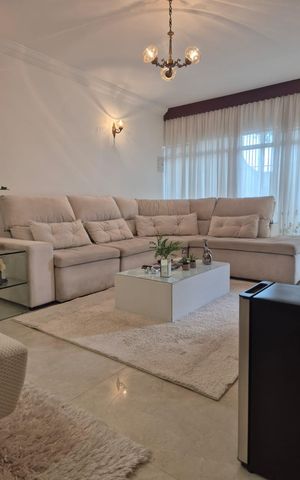 Casa à venda com 150m², 2 quartos e 2 vagas Casa à venda com 150m², 2 quartos e 2 vagasSala