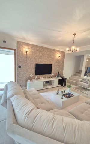 Casa à venda com 150m², 2 quartos e 2 vagas Casa à venda com 150m², 2 quartos e 2 vagasSala
