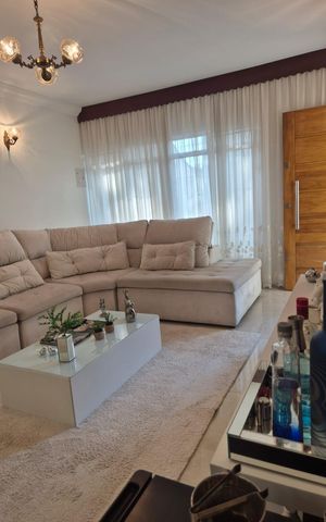 Casa à venda com 150m², 2 quartos e 2 vagas Casa à venda com 150m², 2 quartos e 2 vagasSala