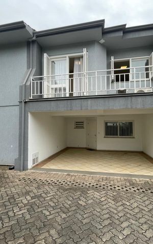 Casa de condomínio à venda com 142m², 3 quartos e 2 vagas