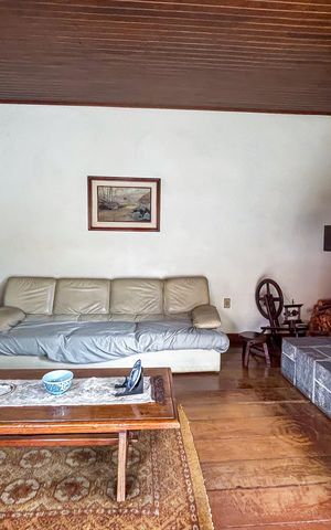 Casa à venda com 336m², 4 quartos e 7 vagasSala